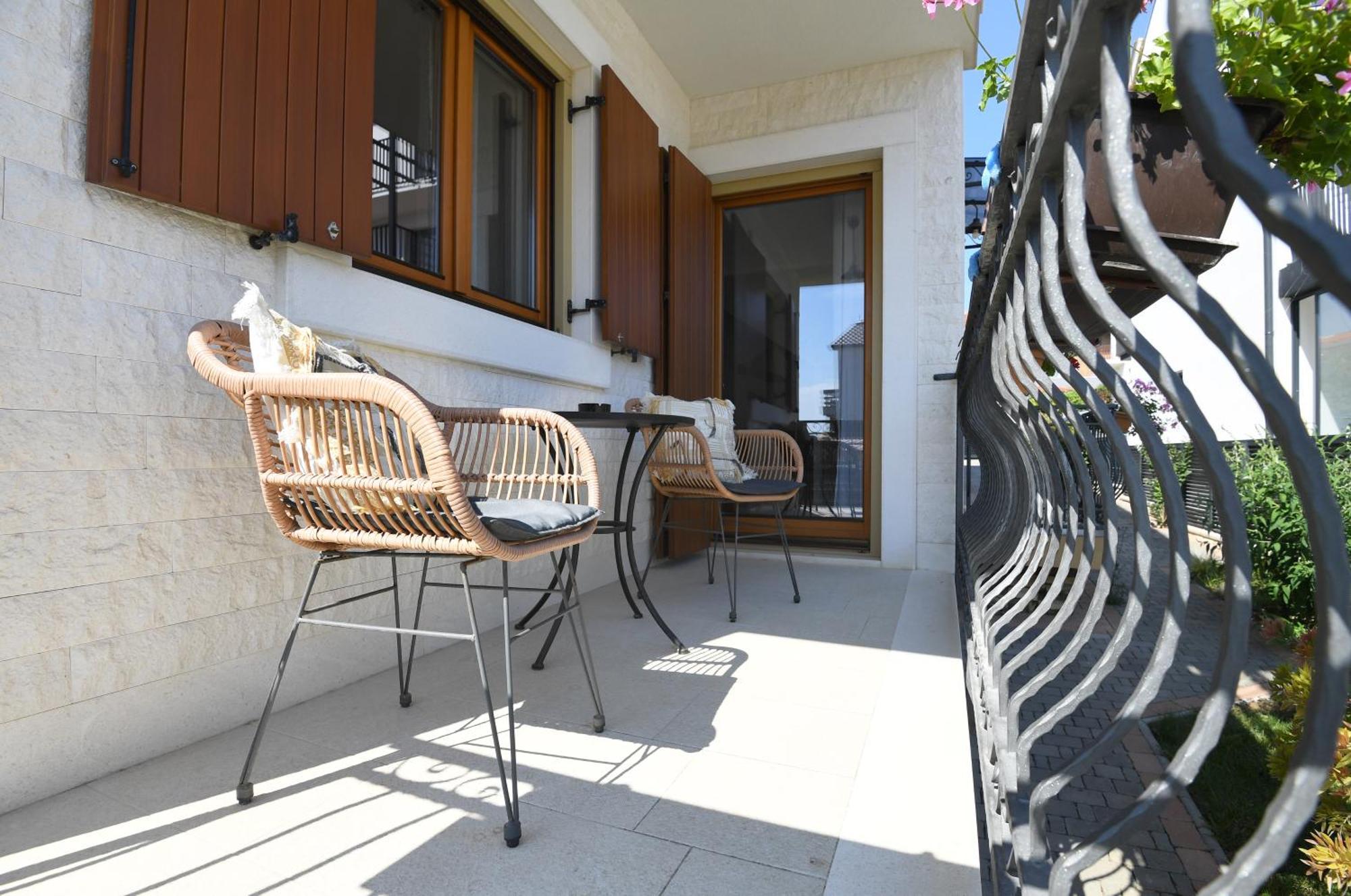 Apartments Camellia 扎达尔 外观 照片